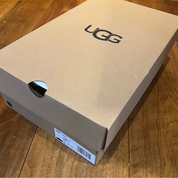 NIB! 100% Authentic UGG Tazz Platform Slippers Women Size 7 Black - Picture 2 of 12